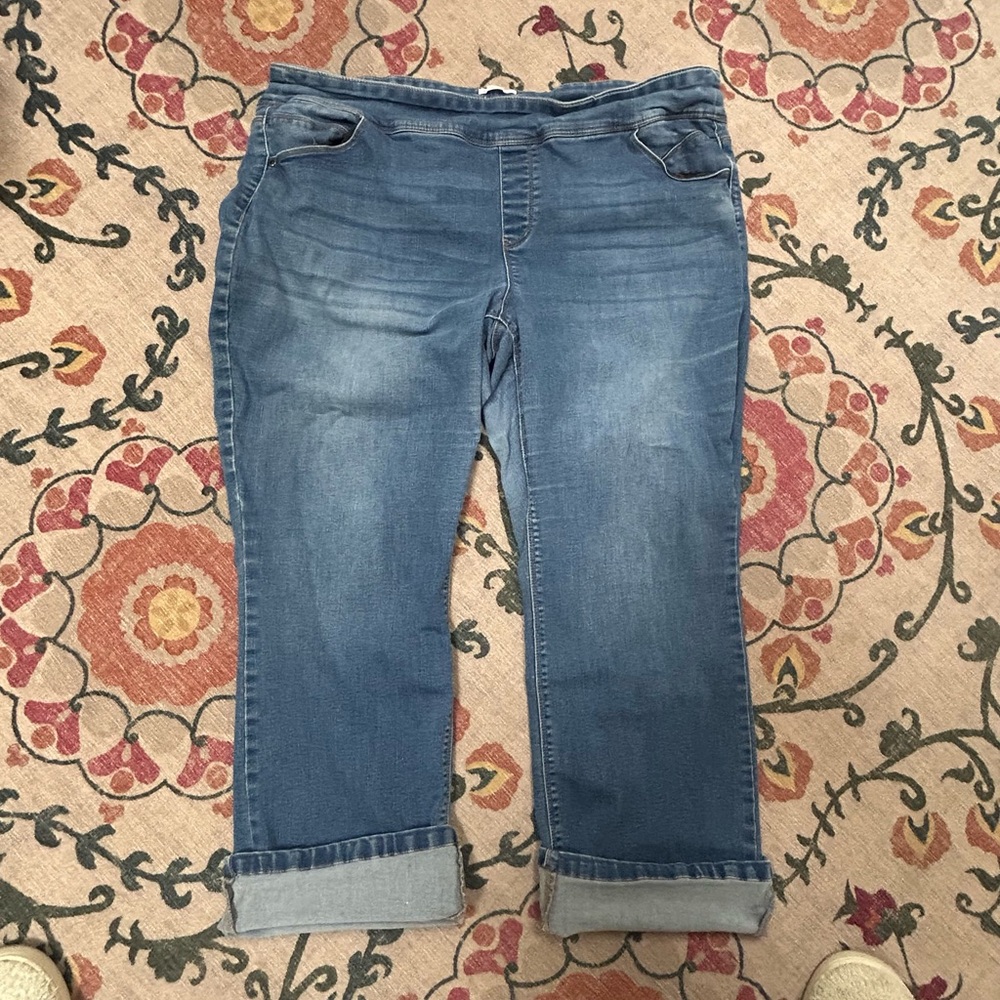 Westbound Women's Cropped Blue Capri Jeans